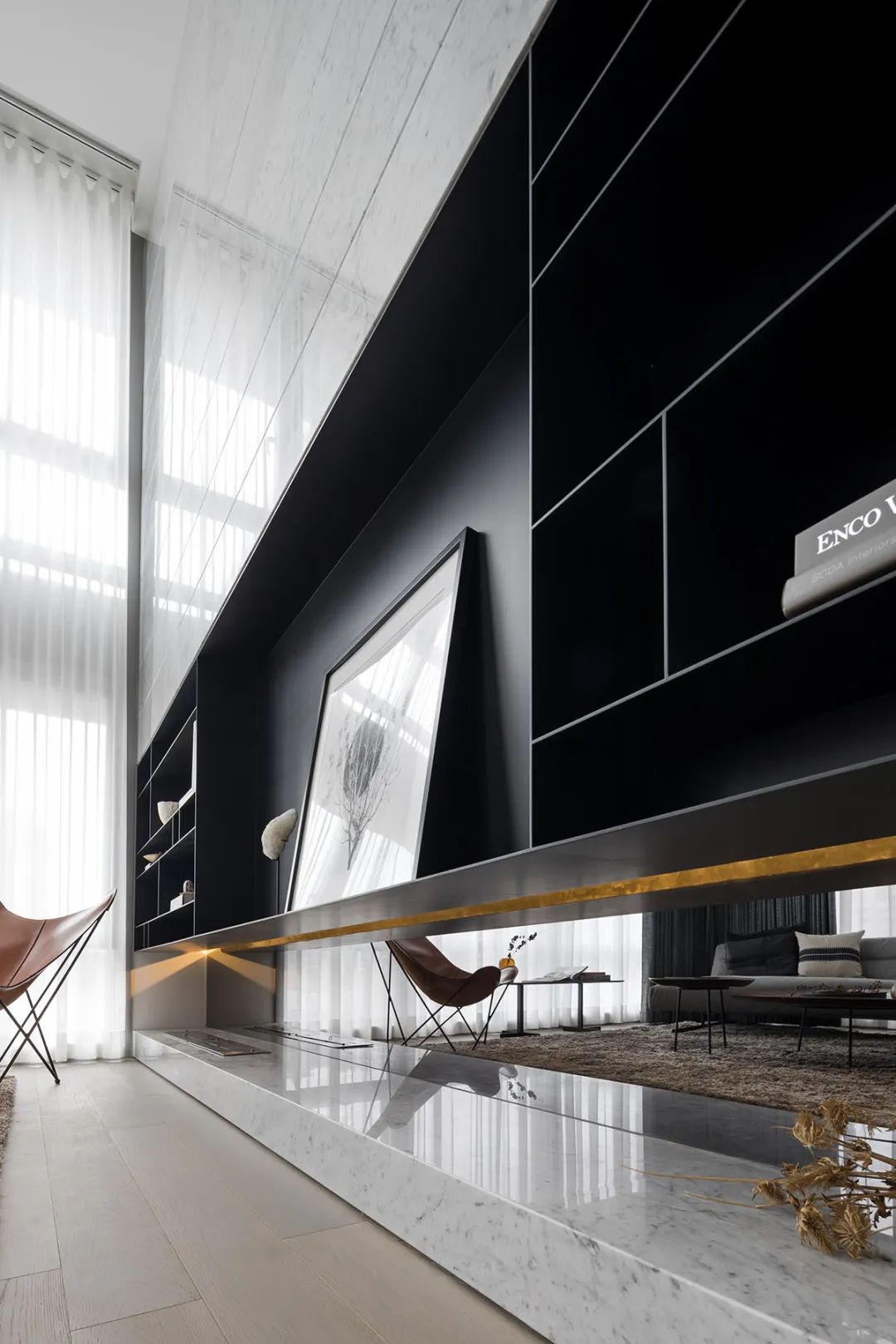 Livingroom Wall with Carrara Marble