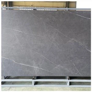 Sintrani kamen v videzu marmorja